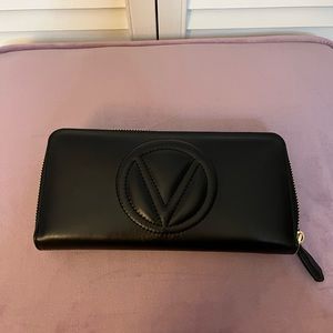 NWOT Black Leather Mario Valentino Zip Wallet